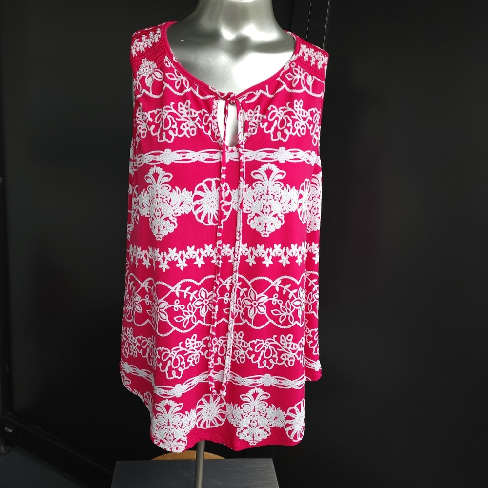 NWOT  SJS PINK/WHITE EMBROIDERED SLEEVELESS TOP TIE FRONT - SIZE MEDIUM